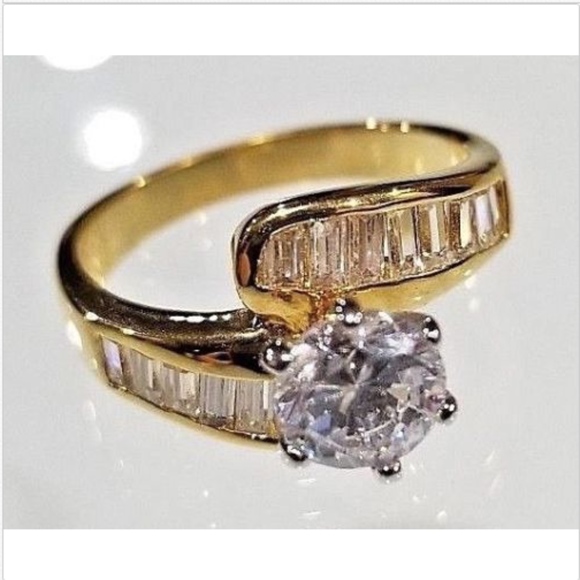 Gold 1.5CW+ cubic zirconia Solitaire Ring with Accents size 10 cocktail ring - Picture 3 of 9